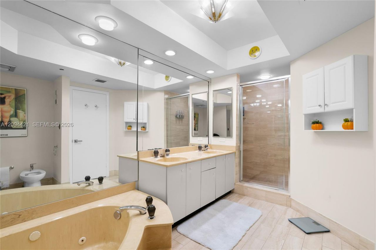 20281 E Country Club Dr , Unit 403, Aventura, FL 33180 Photo
