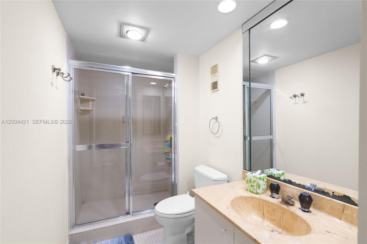 20281 E Country Club Dr , Unit 403, Aventura, FL 33180 Photo