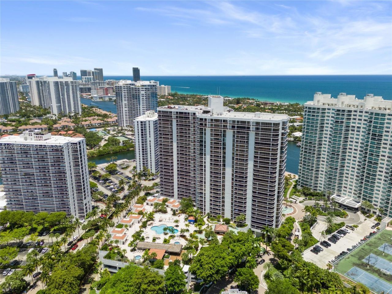 20281 E Country Club Dr , Unit 403, Aventura, FL 33180 Photo