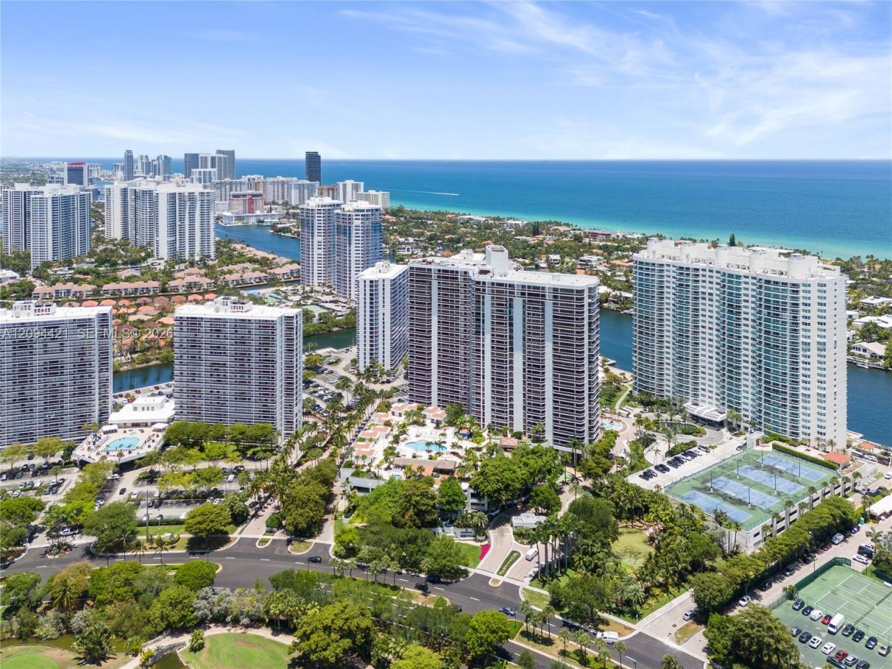 20281 E Country Club Dr , Unit 403, Aventura, FL 33180 Photo