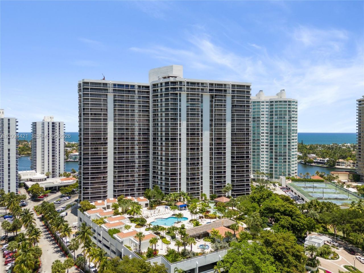 20281 E Country Club Dr , Unit 403, Aventura, FL 33180 Photo