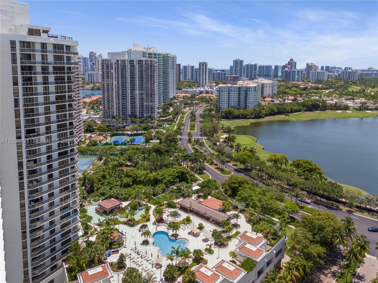 20281 E Country Club Dr , Unit 403, Aventura, FL 33180 Photo