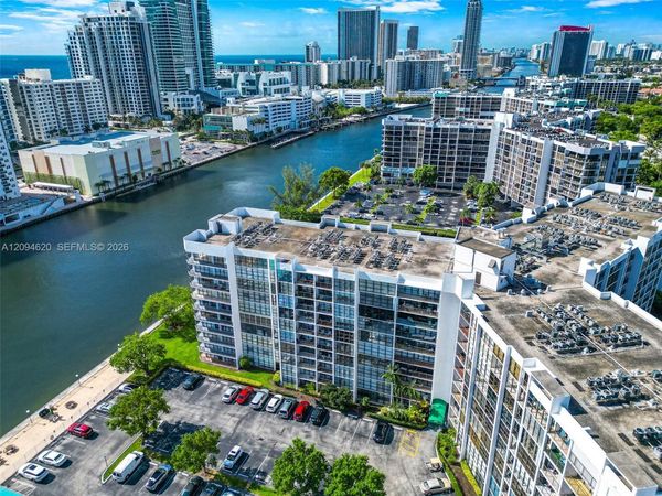 800 Parkview Dr, Unit 1006, Hallandale Beach, FL 33009