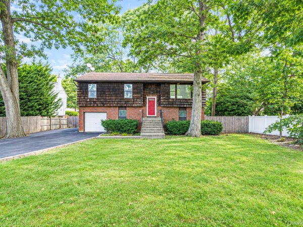 39 Pond Path , Lake Grove, NY 11755