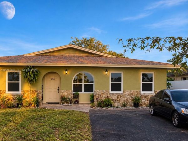4610 SW 43rd Ter , Dania Beach, FL 33314