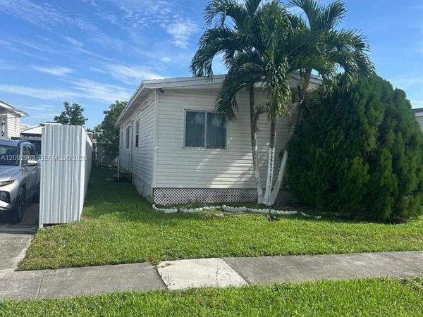 21551 NW 3rd Pl , Pembroke Pines, FL 33029