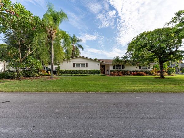 9761 SW 123rd St , Miami, FL 33176