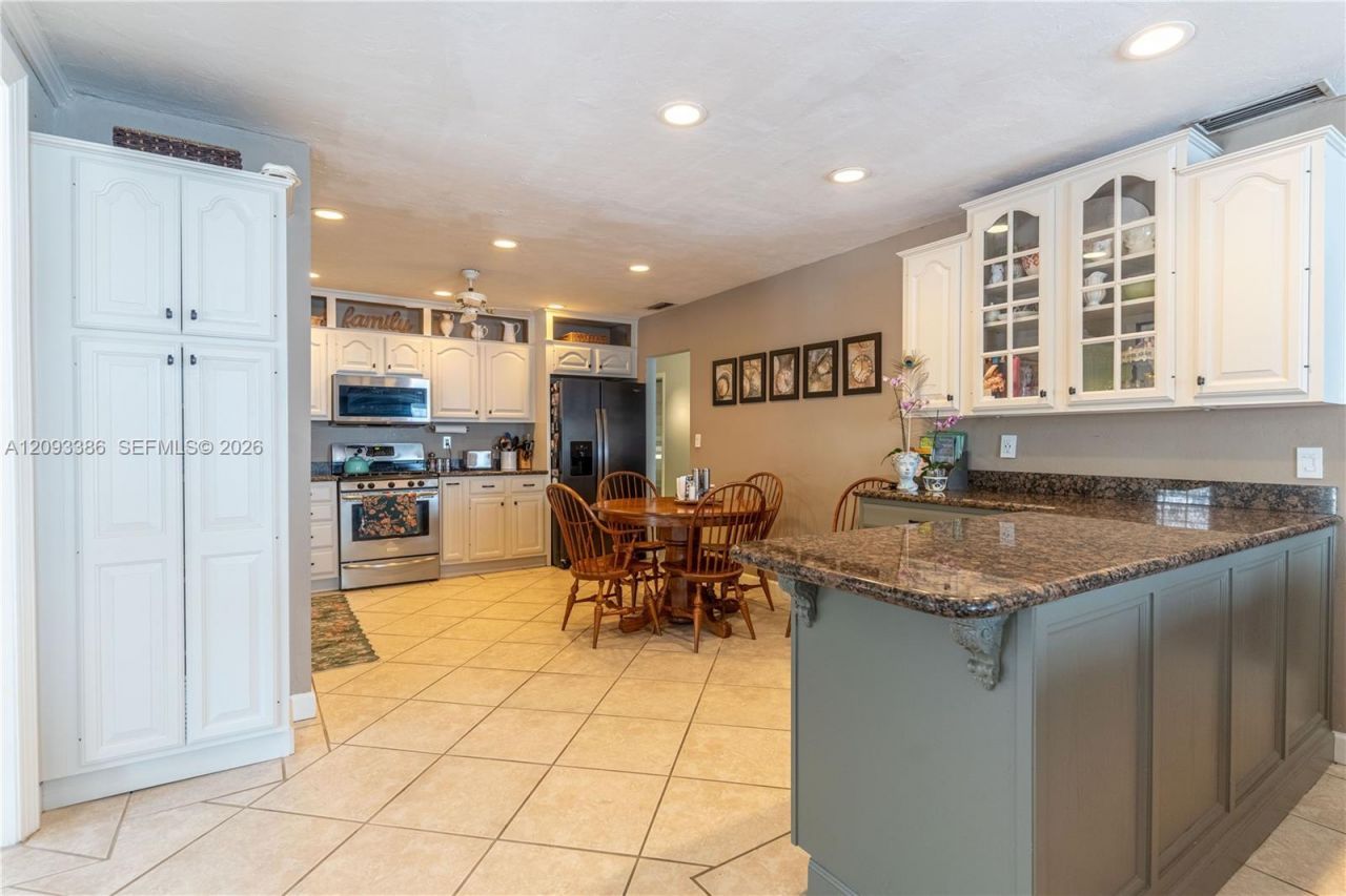 9761 SW 123rd St, Miami, FL 33176 Photo