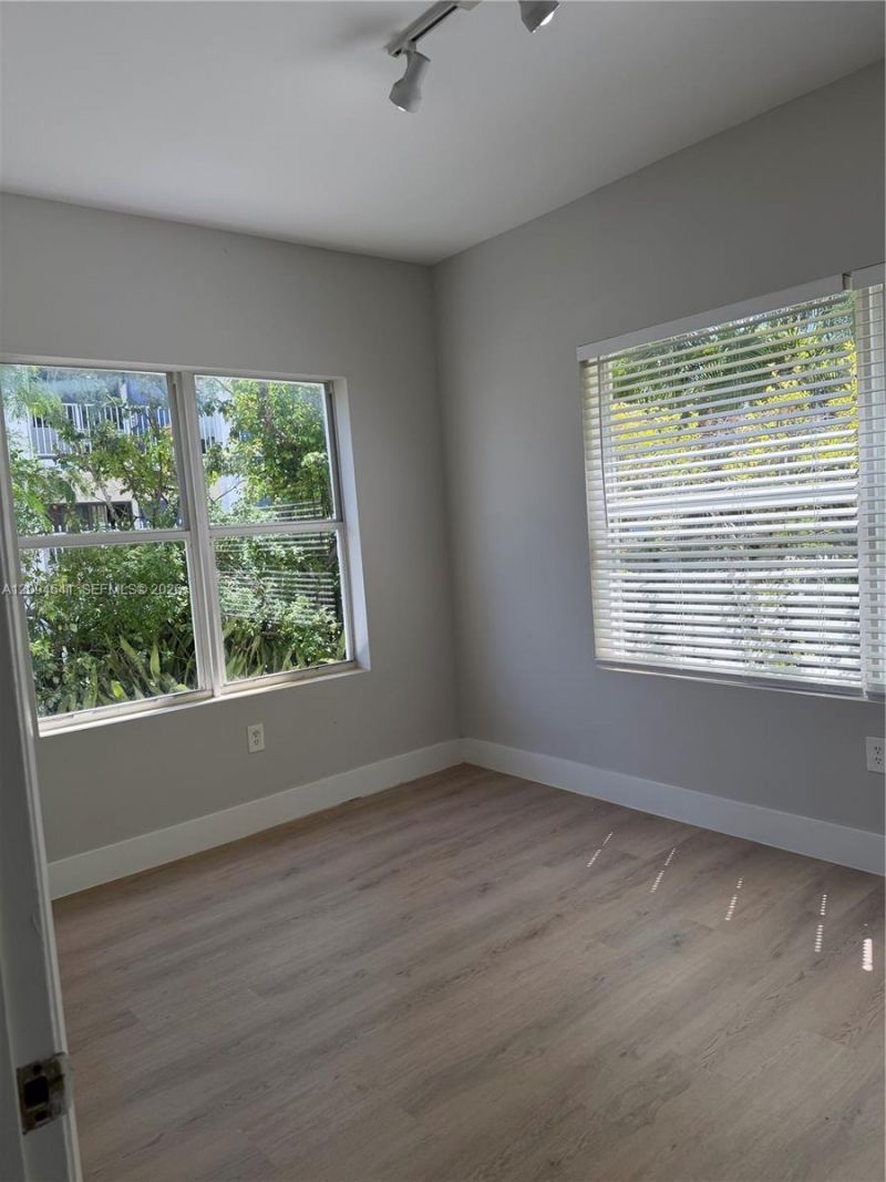 576 NE 63rd St , Unit 3, Miami, FL 33138 Photo