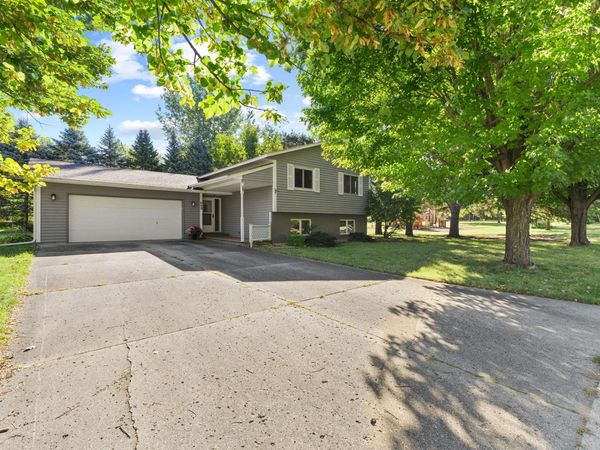 469 Campbell Lane NW, Hutchinson, MN 55350
