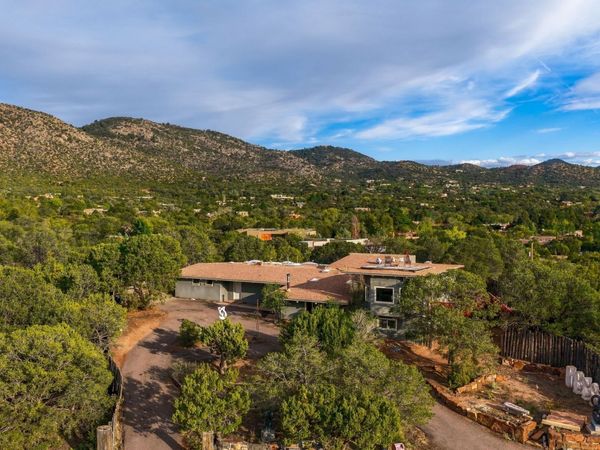 1889 Conejo Dr , Santa Fe, NM 87505