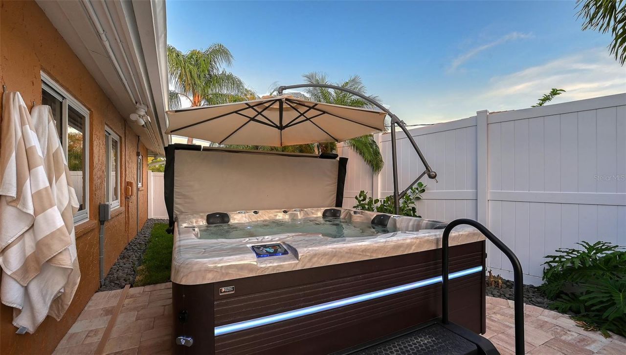 7137 Westmoreland Drive , Sarasota, FL 34243 Photo