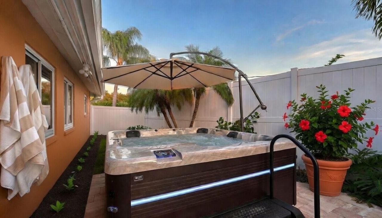 7137 Westmoreland Drive , Sarasota, FL 34243 Photo