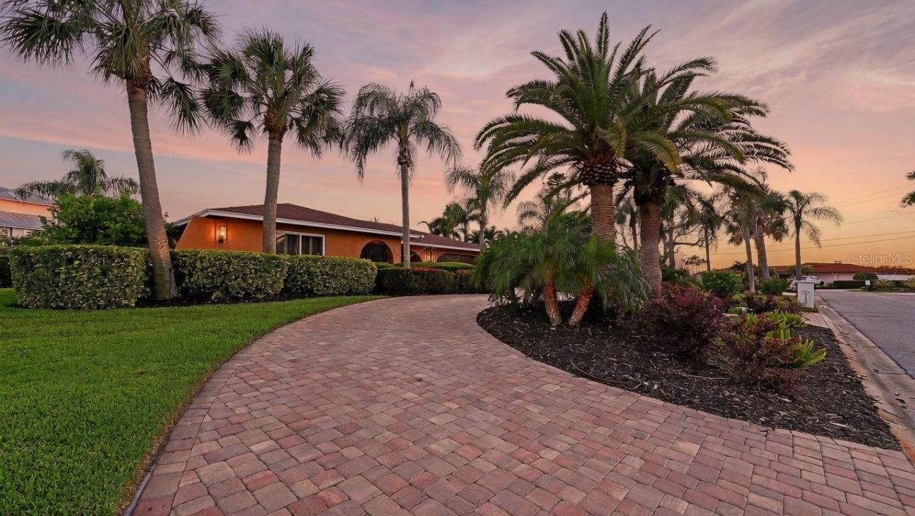 7137 Westmoreland Drive , Sarasota, FL 34243 Photo