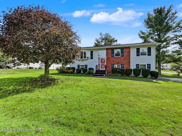 900 Oakwood Drive , South Abington Twp, PA 18411