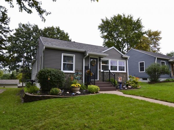2550 Cody Street , Bettendorf, IA 52722