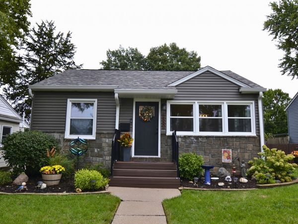 2550 Cody Street, Bettendorf, IA 52722