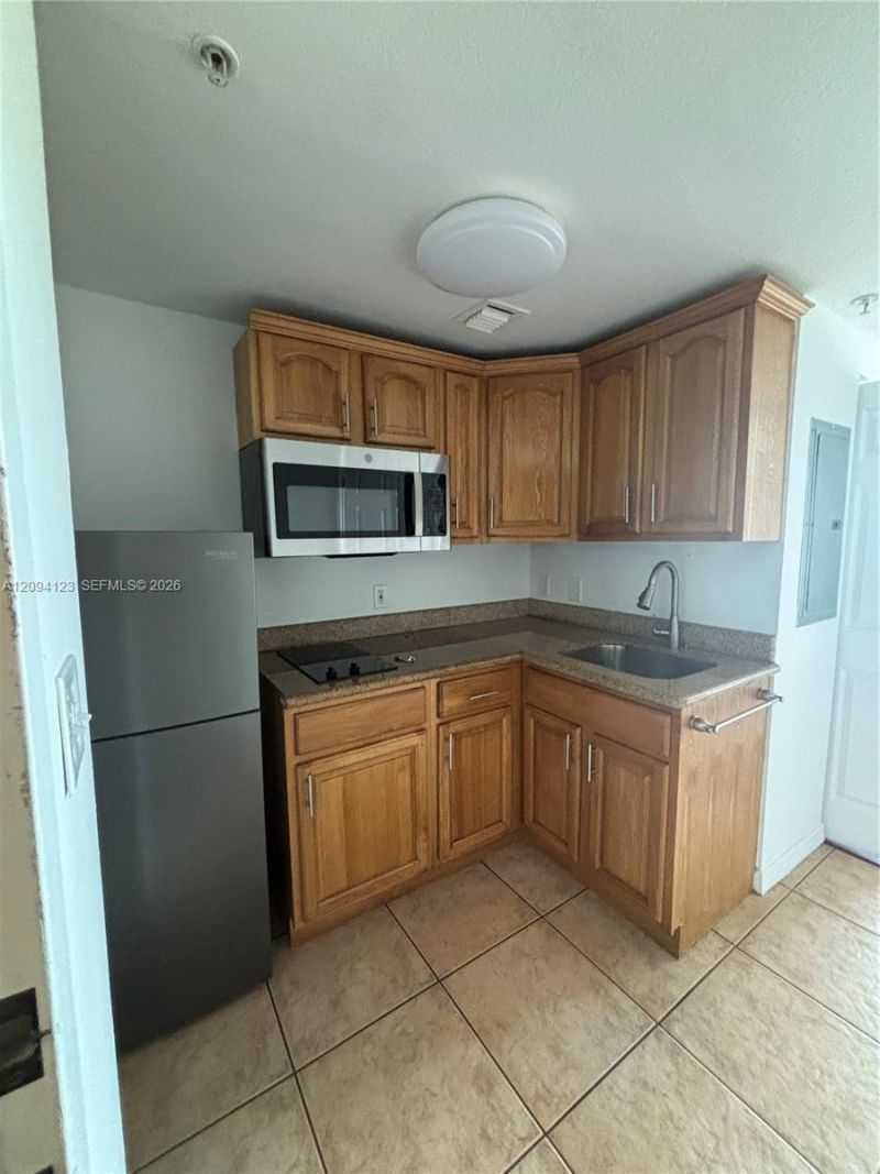 4242 NW 2nd St , Unit 813, Miami, FL 33126 Photo