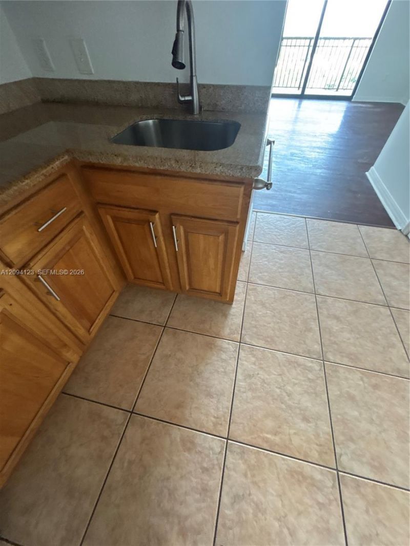 4242 NW 2nd St , Unit 813, Miami, FL 33126 Photo