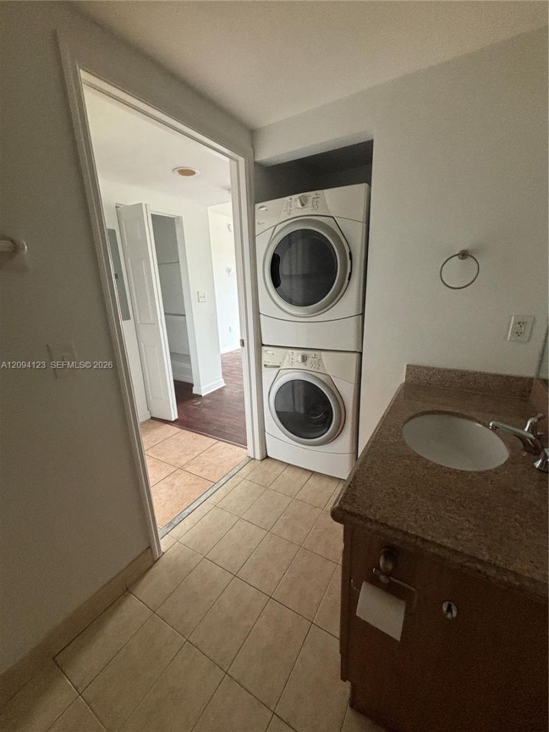 4242 NW 2nd St , Unit 813, Miami, FL 33126 Photo