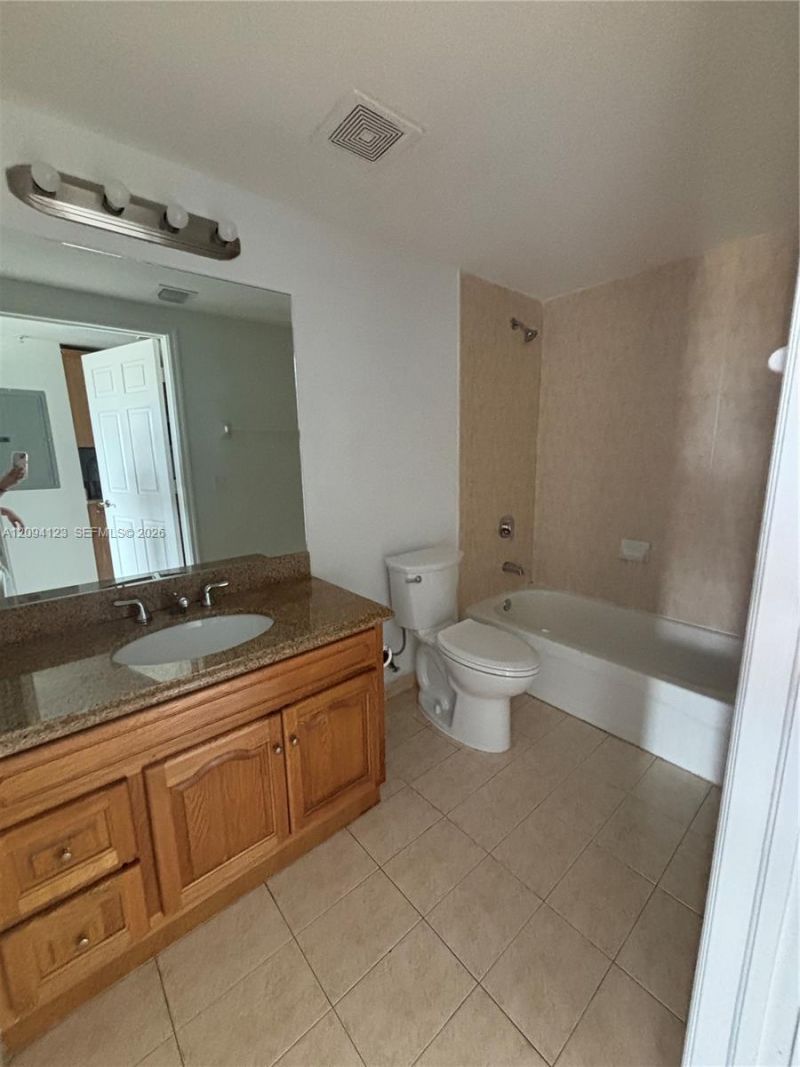 4242 NW 2nd St , Unit 813, Miami, FL 33126 Photo