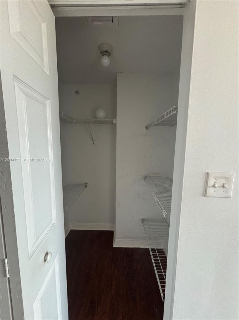 4242 NW 2nd St , Unit 813, Miami, FL 33126 Photo