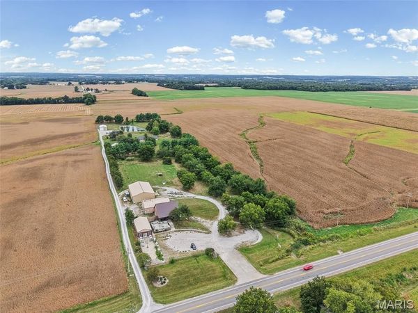 1522 W Market Street, Red Bud, IL 62278