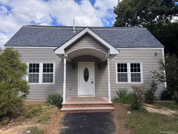 4 Barnes Road , Moriches, NY 11955
