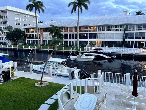 3050 NE 48th Street, Unit 205, Fort Lauderdale, FL 33308