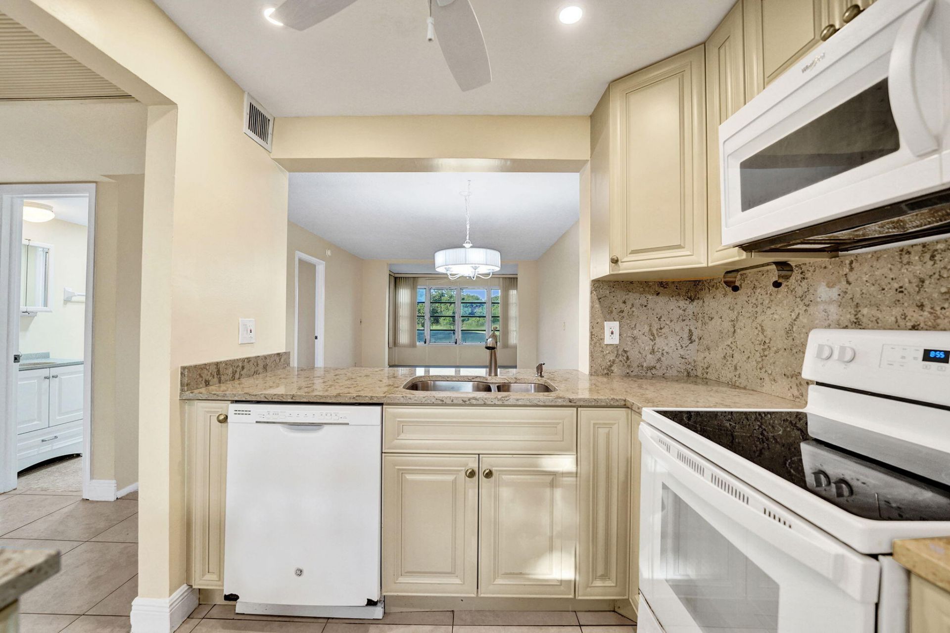 9460 Poinciana Place, Unit 203, Davie, FL 33324 Photo