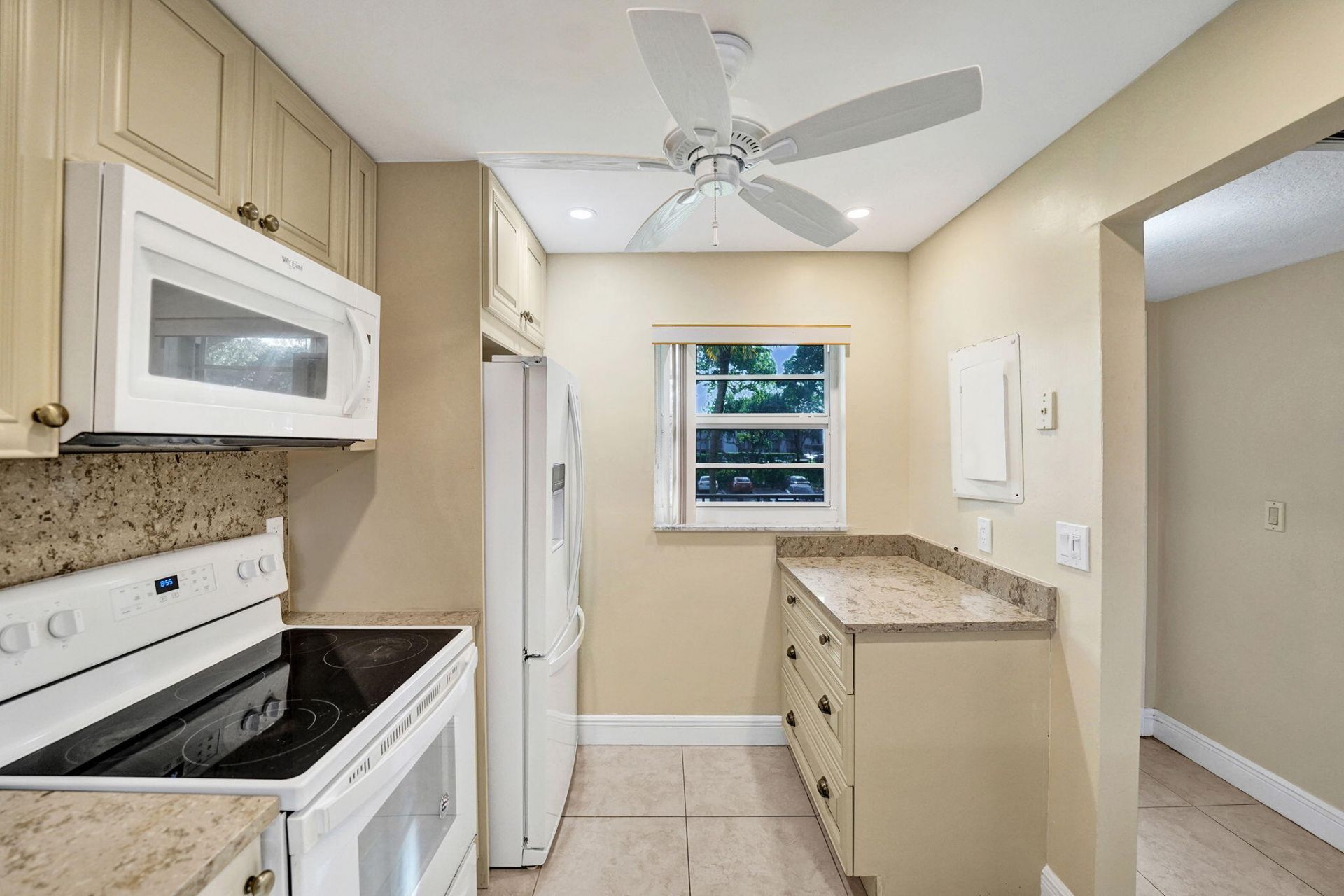9460 Poinciana Place, Unit 203, Davie, FL 33324 Photo