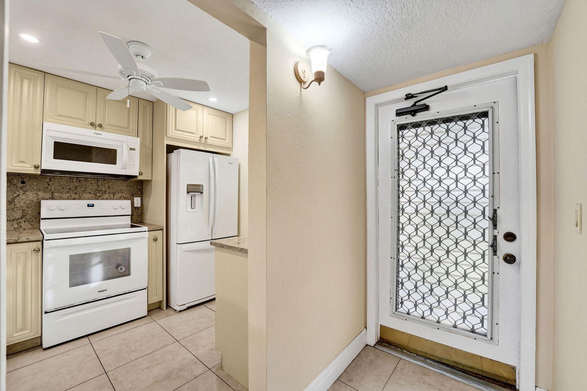 9460 Poinciana Place, Unit 203, Davie, FL 33324 Photo