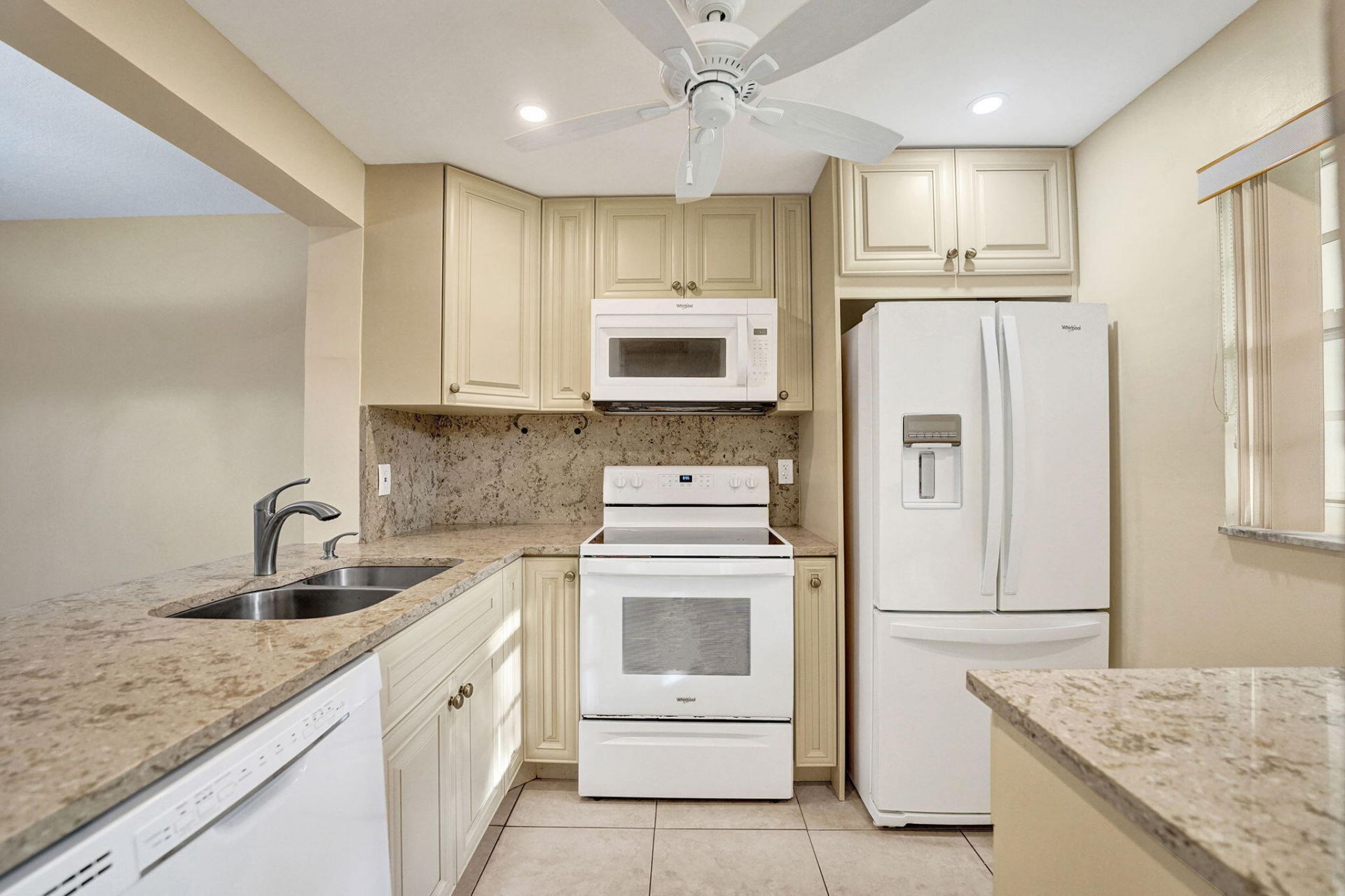 9460 Poinciana Place, Unit 203, Davie, FL 33324 Photo