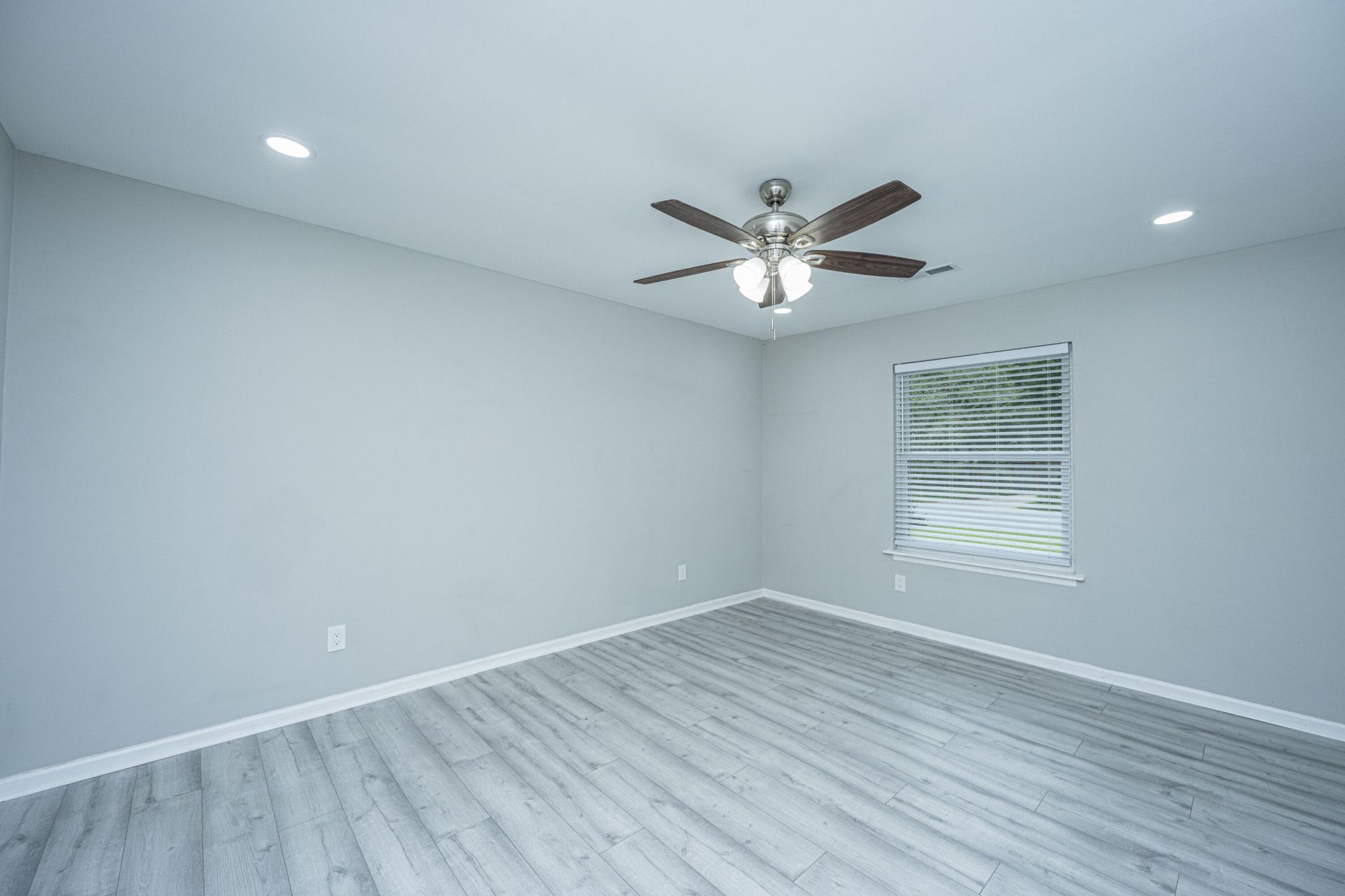 20 Teaneck Road Photo 10