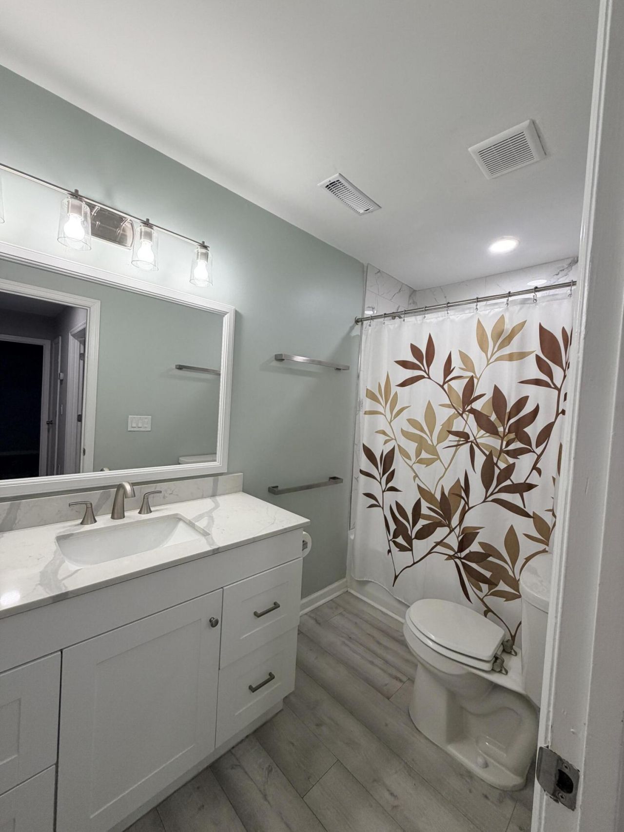 20 Teaneck Road Photo 8