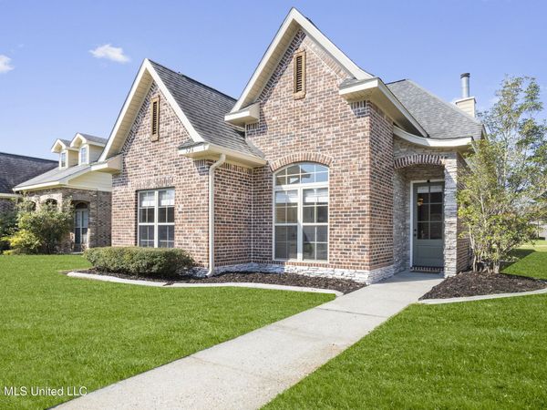 526 Palm Breeze Drive, Ocean Springs, MS 39564