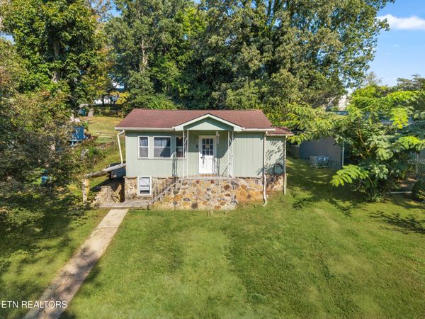 613 W 4th Ave , Lenoir City, TN 37771