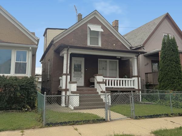 1718 N Ridgeway Avenue, Chicago, IL 60647