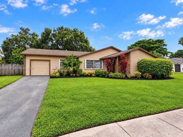 908 Cardinal Pl , Homestead, FL 33035