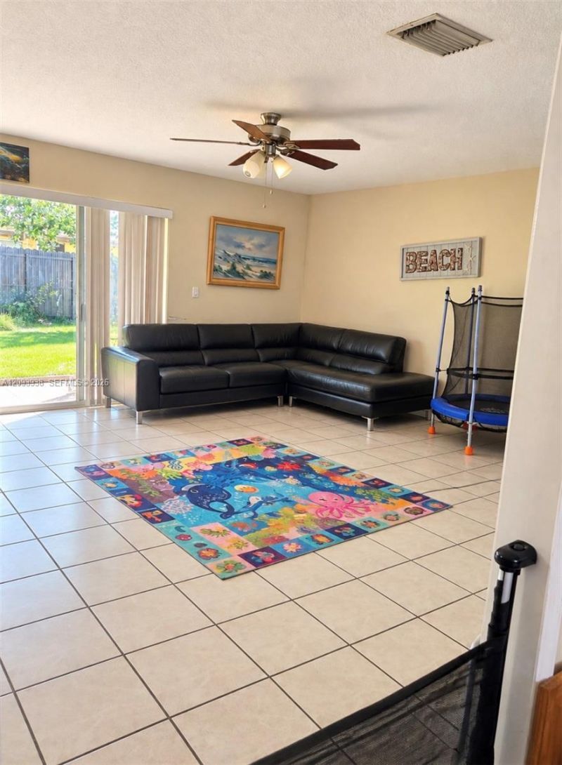 908 Cardinal Pl, Homestead, FL 33035 Photo