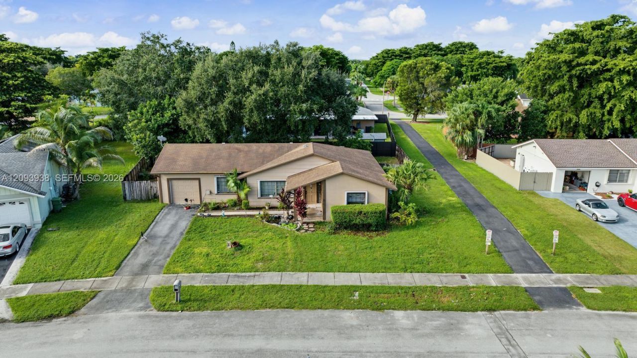 908 Cardinal Pl, Homestead, FL 33035 Photo