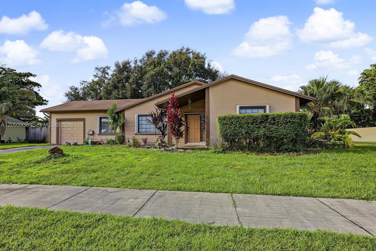 908 Cardinal Pl, Homestead, FL 33035 Photo