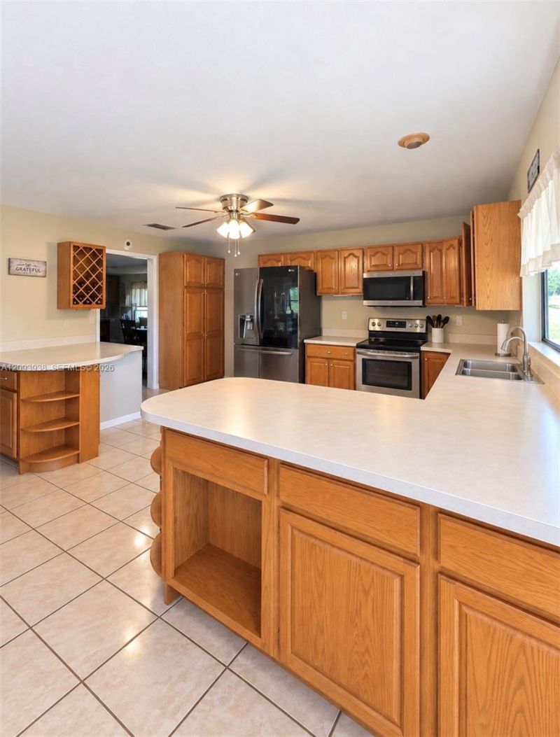 908 Cardinal Pl, Homestead, FL 33035 Photo