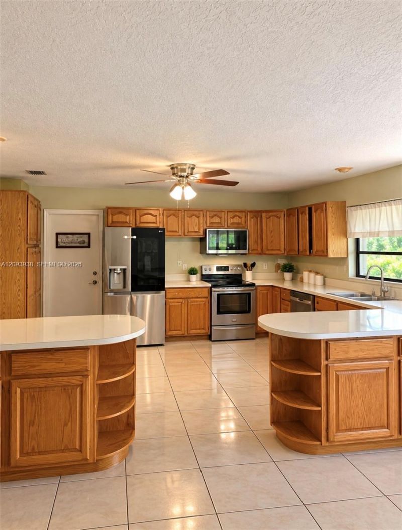 908 Cardinal Pl, Homestead, FL 33035 Photo