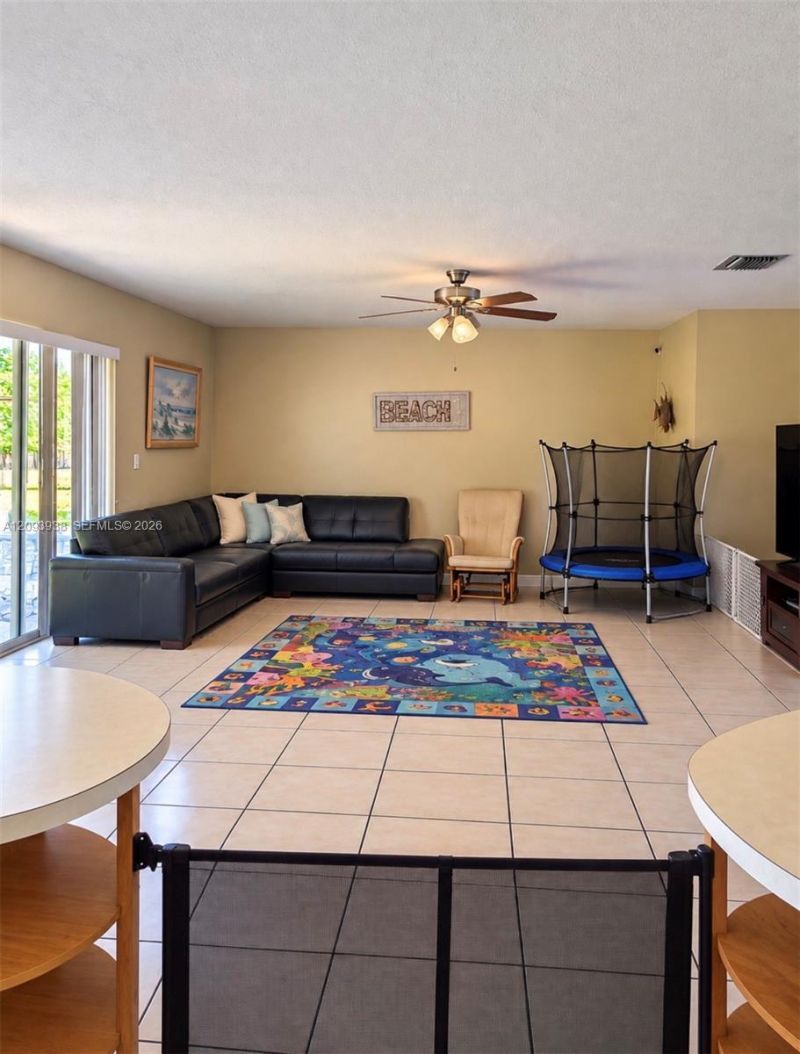 908 Cardinal Pl, Homestead, FL 33035 Photo