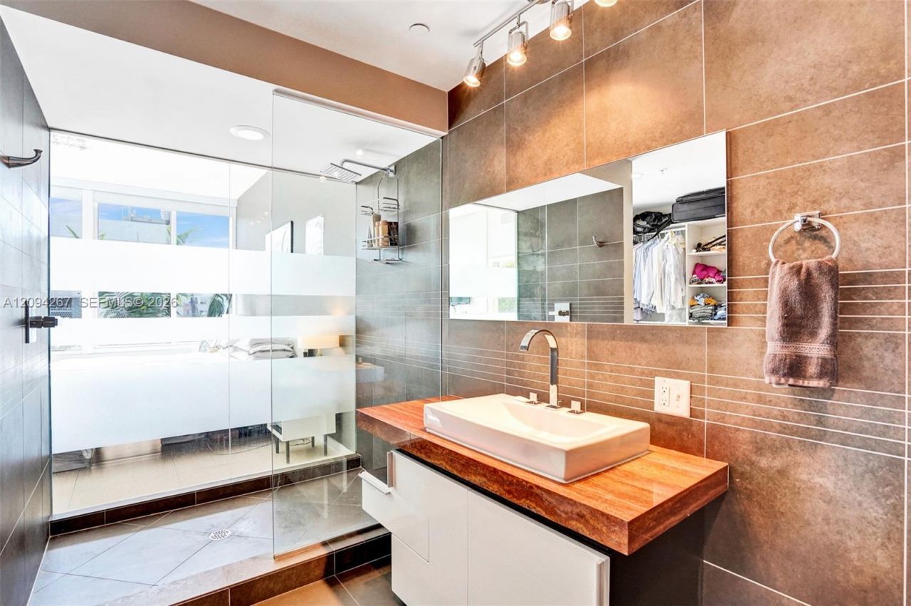 2100 Park Ave , Unit 310, Miami Beach, FL 33139 Photo
