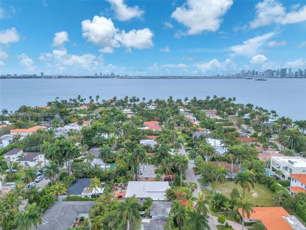 7701 Center Bay Dr , North Bay Village, FL 33141