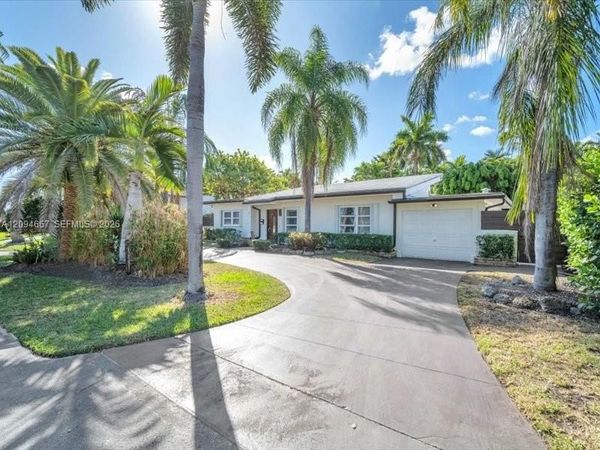 1232 NE 88th St , Miami, FL 33138