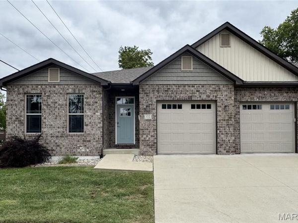 132 E Locust Street , Columbia, IL 62236