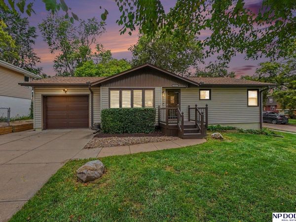 6804 S 48th Street, Omaha, NE 68117